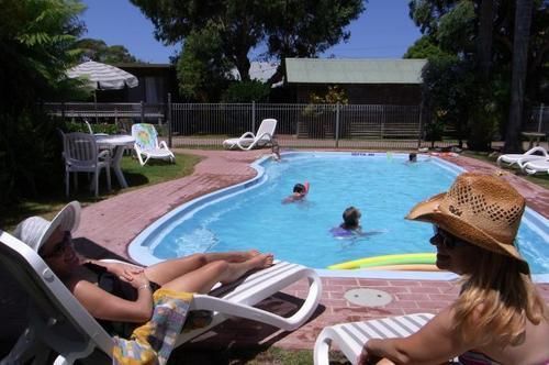 Lazy Acre Log 4* Lakes Entrance
