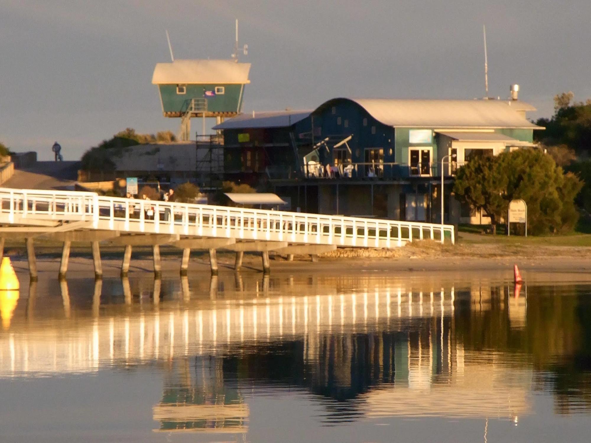 Aparthotel Lazy Acre Log Lakes Entrance