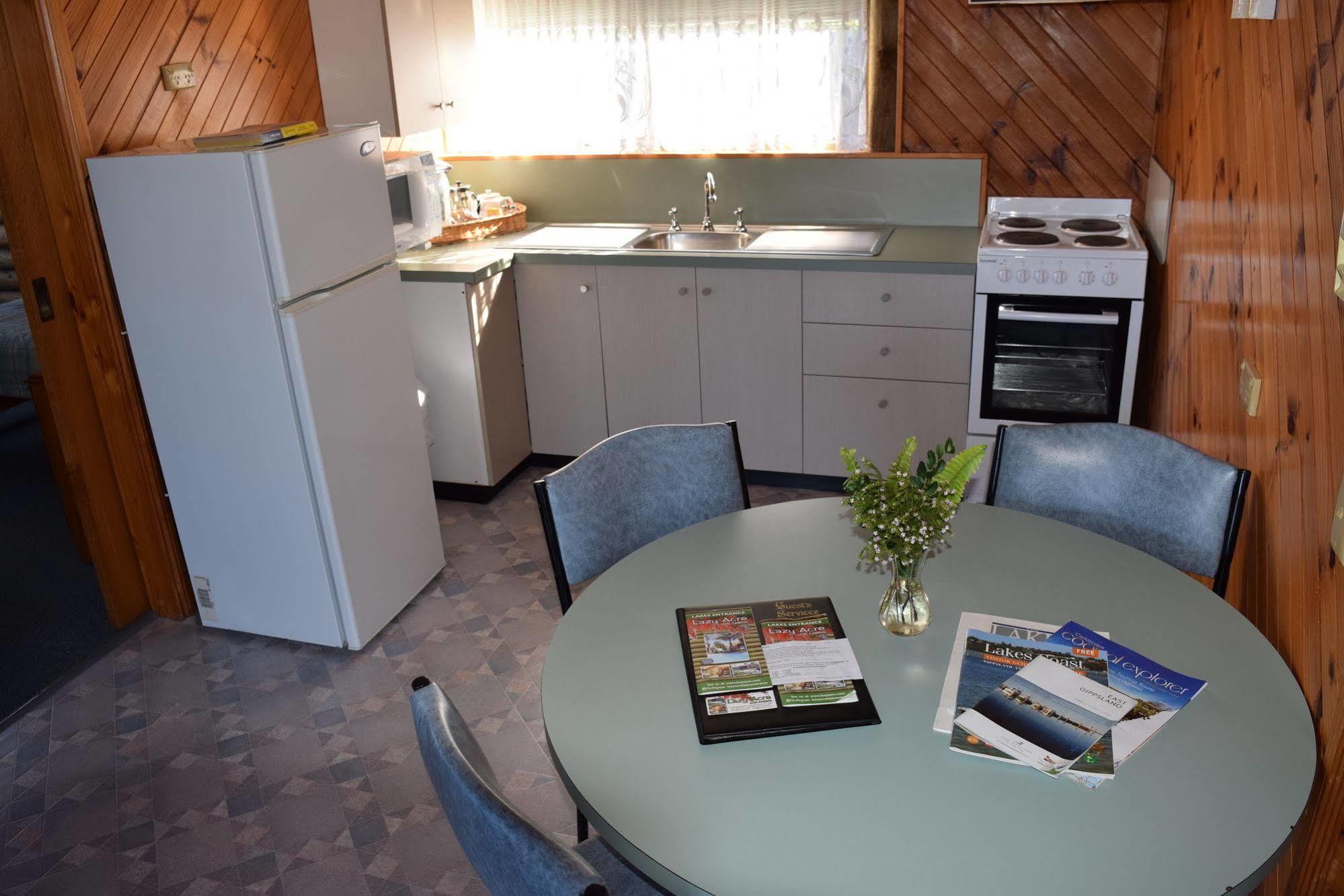 Lazy Acre Log Aparthotel Lakes Entrance
