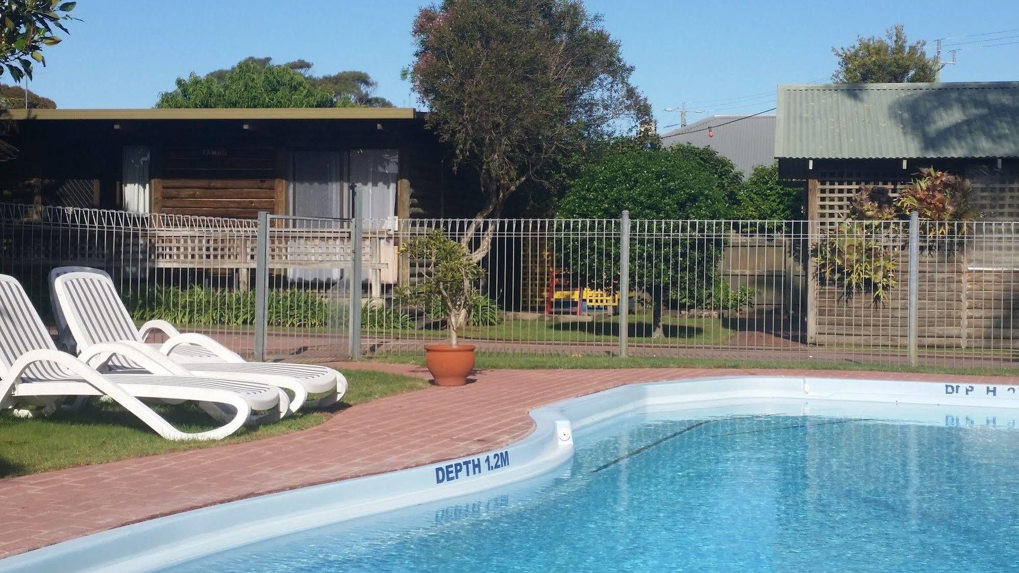 Lazy Acre Log Aparthotel Lakes Entrance