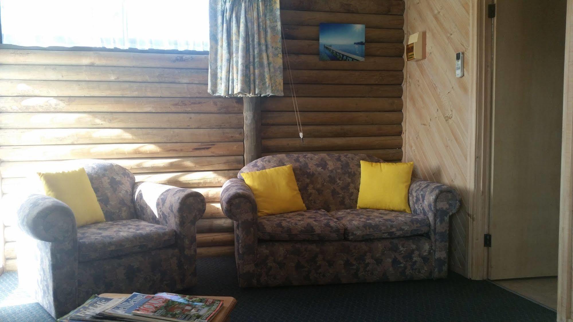 Lazy Acre Log Aparthotel
