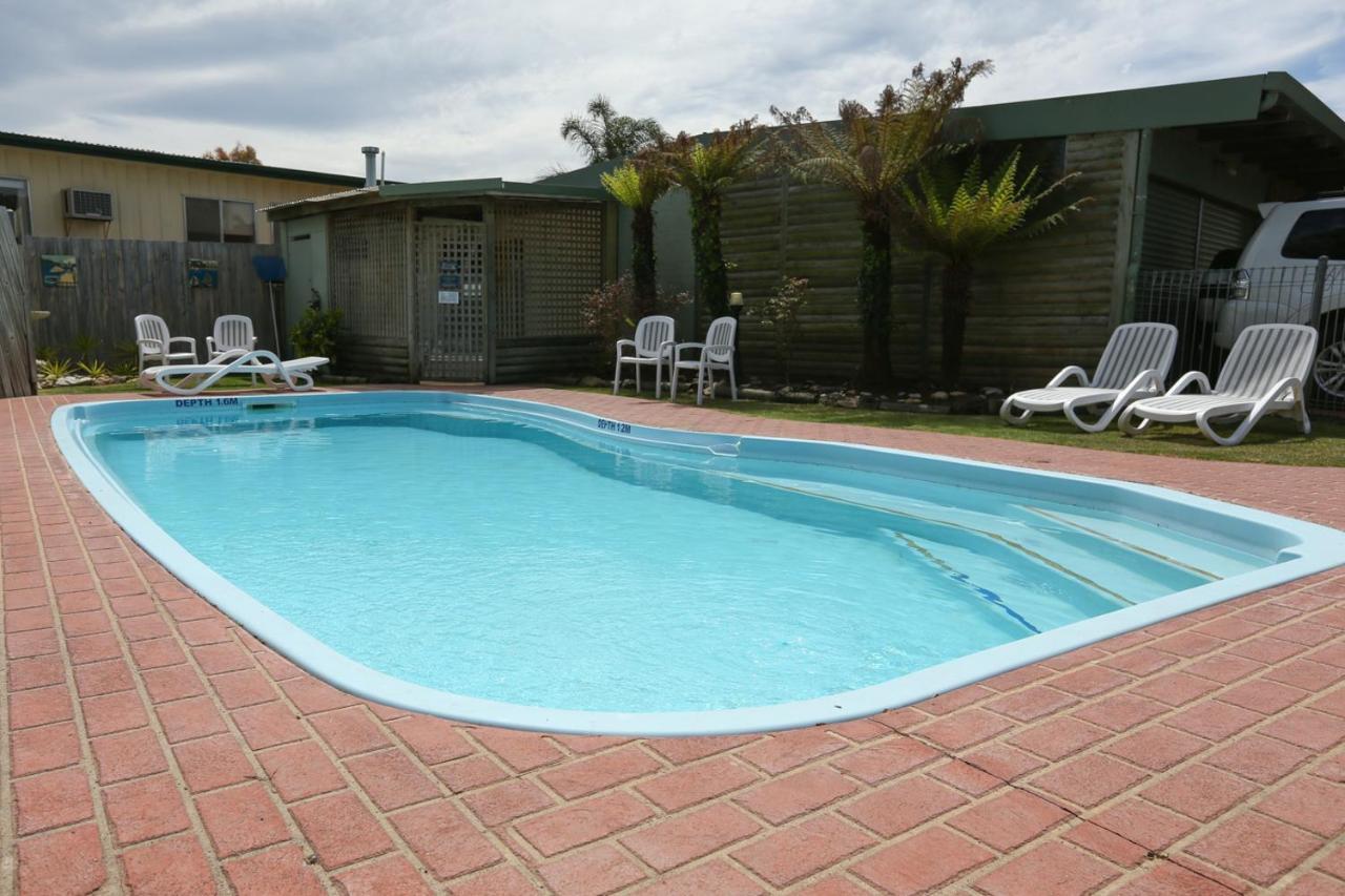 Lazy Acre Log 4* Lakes Entrance